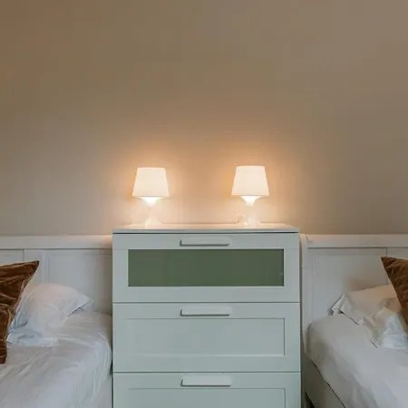 Huswell - Charming & Spacious Coastal *