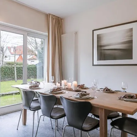 Huswell - Charming & Spacious Coastal *